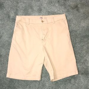 IZOD KHAKIS SHORTS! 32 Men’s NEW!